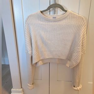 URBAN OUTFITTERS Cropped white sweater